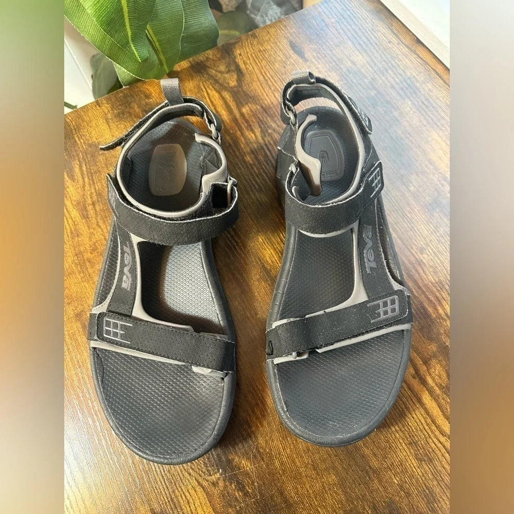 Teva Men’s Black Minam River Sandals Size 11